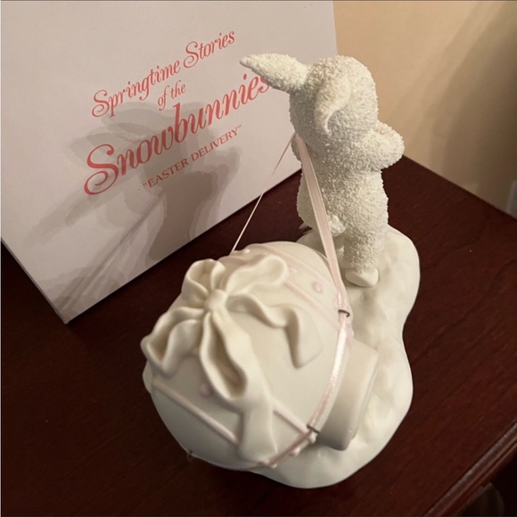 795. NIB DEPARTMENT 56 SNOWBUNNIES EASTER DELIVERY - Picture 4 of 6